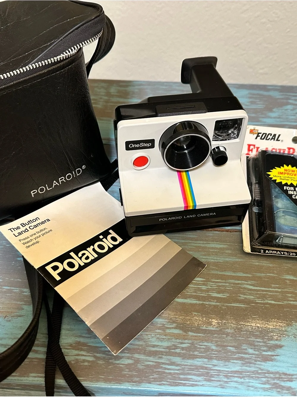 Vintage Polaroid OneStep Instant Camera. Includes flash bar  (not tested)